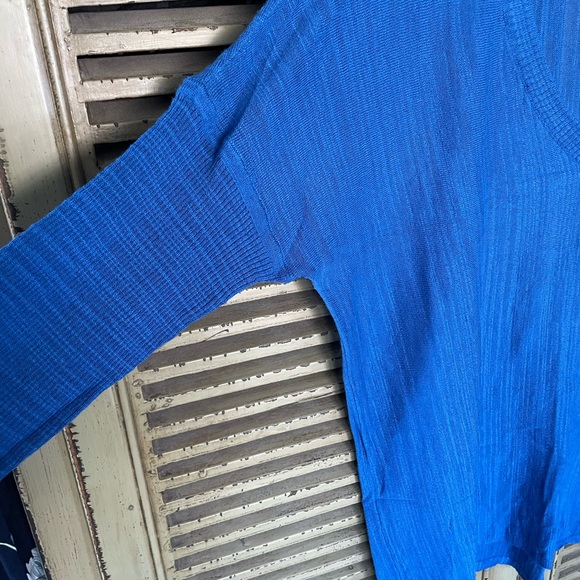 Feel the Piece V Neck Sweater - Picture 3 of 8